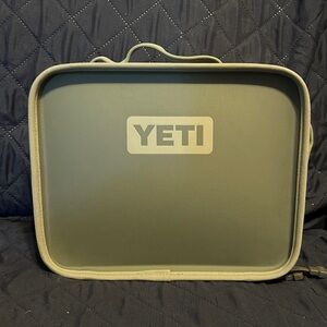 Yeti Daytrip Lunch Box, Camp Green (NWOT)
